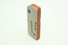 Load image into Gallery viewer, Japanese natural whetstones Umajiyama Renge Suita URS3