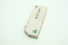 Load image into Gallery viewer, Japanese natural whetstones Umajiyama Renge Suita
