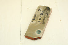 Load image into Gallery viewer, Japanese natural whetstones Umajiyama Renge Suita URS3
